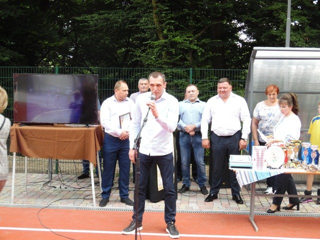 У райцентрі на Волині відкрили два оновлені спортмайданчики. ФОТО