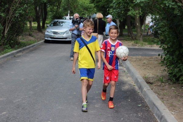 У Луцьку завершено капітальний ремонт ще однієї прибудинкової території. ФОТО