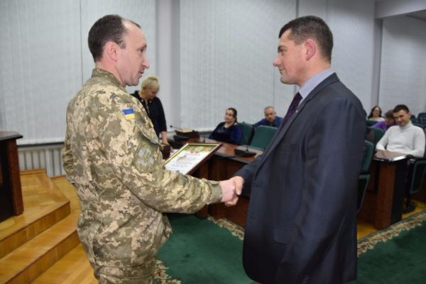 Вручили нагороди тим, хто підтримує воїнів на Сході