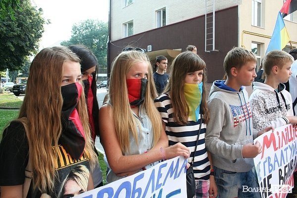 Пікетували волинську міліцію через скандальне зґвалтування. ФОТО