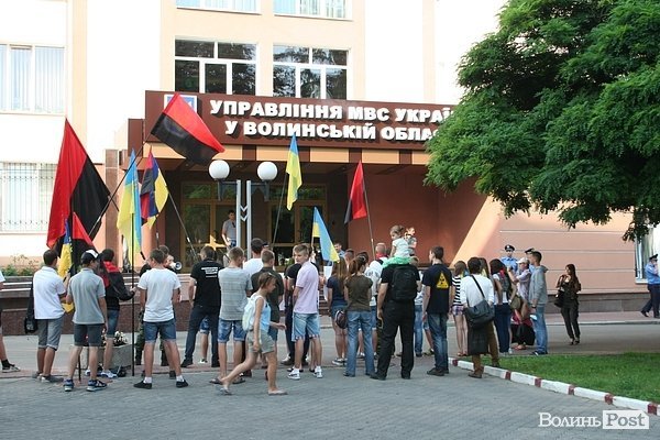 Пікетували волинську міліцію через скандальне зґвалтування. ФОТО