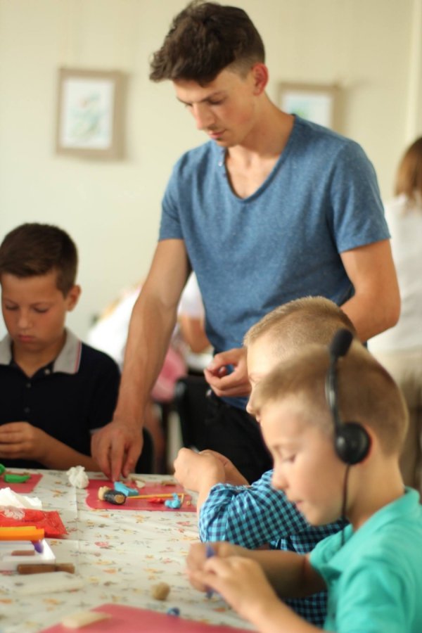 У Луцьку діти ліпили анімаційних персонажів з пластиліну. ФОТО