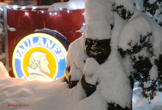 Казковий вечір засніженого Луцька. ФОТО