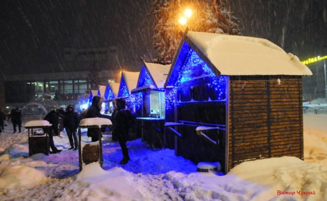 Казковий вечір засніженого Луцька. ФОТО