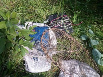 Знищує все живе: на Волині рибпатруль знайшов біля річки електровудку