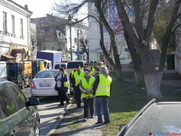 У Луцьку - пікет двірників. ФОТО