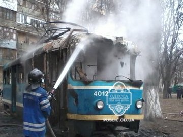В Одесі згорів трамвай. ФОТО. ВІДЕО