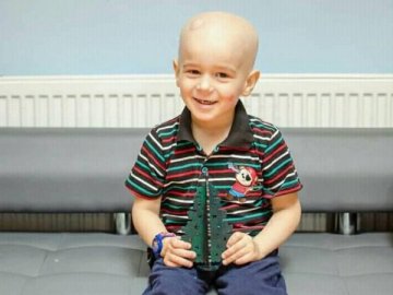 На Волині матір онкохворого хлопчика благає врятувати сина