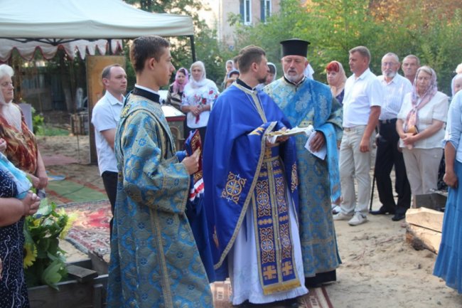 У волинському онкодиспансері на місці майбутньої церкви відзначили храмове свято