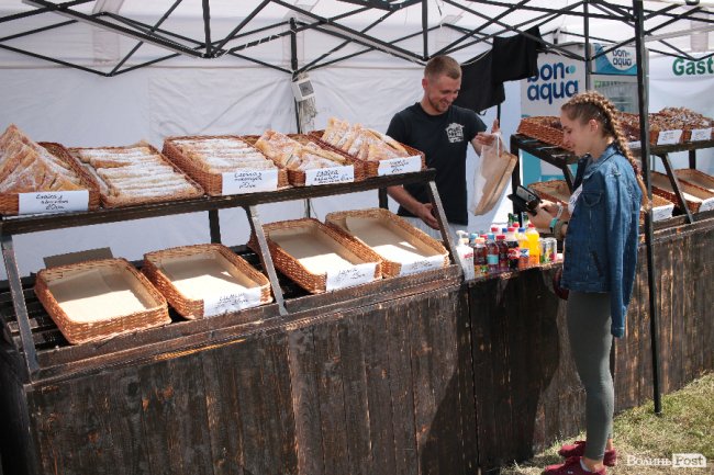 Від і до: чим і за скільки поласувати на «Бандерштаті». ФОТО