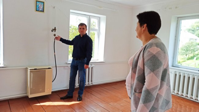 Закинутий ФАП у волинському селі стане оселею для родини місцевої фельдшерки