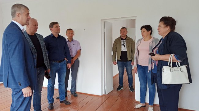 Закинутий ФАП у волинському селі стане оселею для родини місцевої фельдшерки