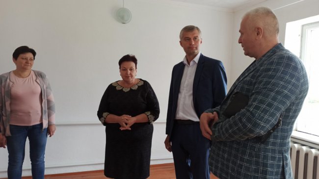 Закинутий ФАП у волинському селі стане оселею для родини місцевої фельдшерки