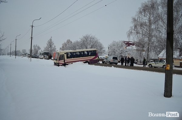 Аварія під Луцьком: зіткнулися автобус і фургон. ФОТО