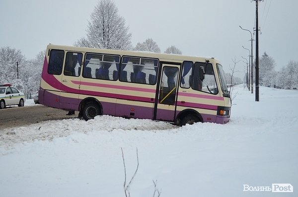 Аварія під Луцьком: зіткнулися автобус і фургон. ФОТО
