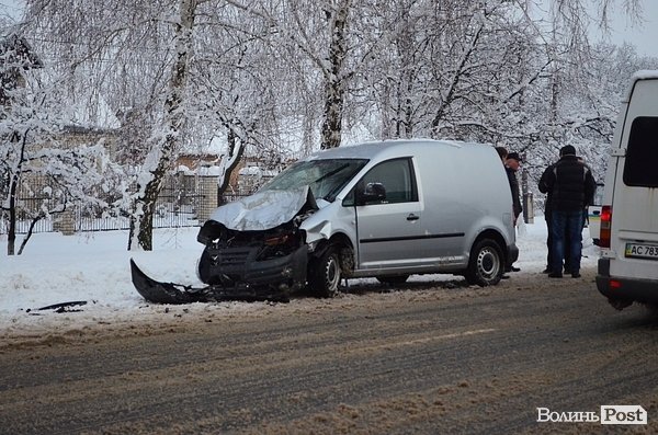 Аварія під Луцьком: зіткнулися автобус і фургон. ФОТО