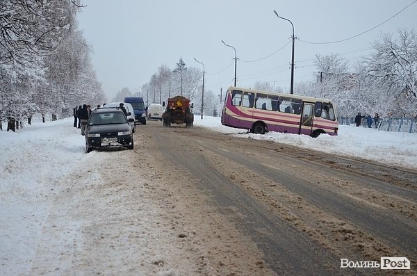 Аварія під Луцьком: зіткнулися автобус і фургон. ФОТО