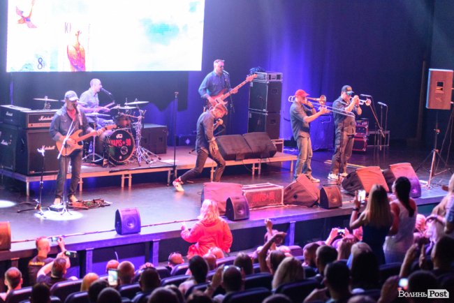 «Шухер, граждане! На сцене психопат!»: яким був концерт гурту «Ляпіс 98» у Луцьку: ФОТОРЕПОРТАЖ