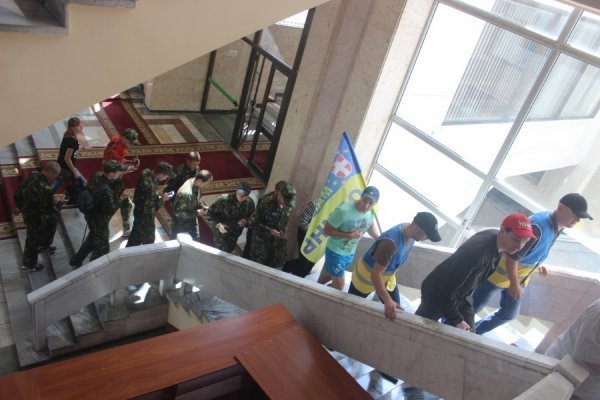 Активісти просять волинських нардепів про саморозпуск ВР. ФОТО