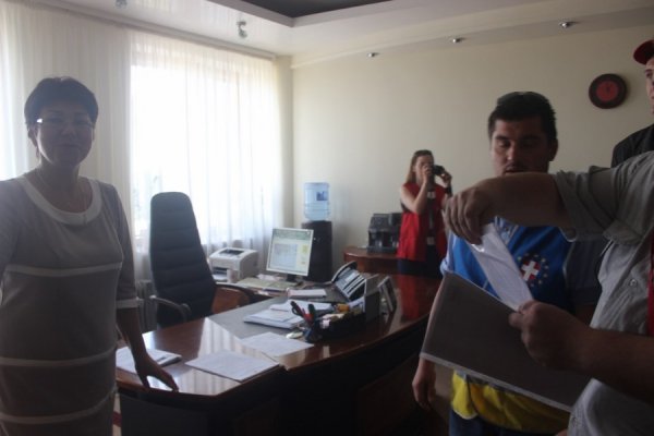 Активісти просять волинських нардепів про саморозпуск ВР. ФОТО