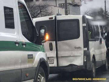 У Луцьку авто інкасаторів потрапило у аварію. ФОТО