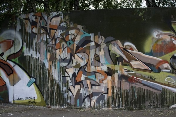 Як графітчики розмалювали 72-метрову стіну в Луцьку. ФОТО