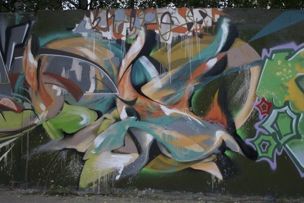 Як графітчики розмалювали 72-метрову стіну в Луцьку. ФОТО