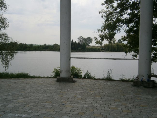 «Ротонду» у селі поблизу Луцька перетворюють на комфортну зону відпочинку. ФОТО