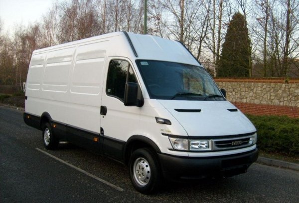 Волинським волонтерам потрібні машини