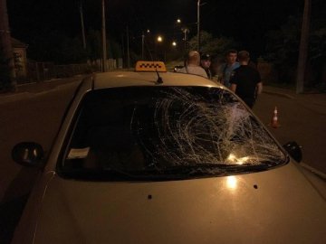 Повідомили деталі аварії у Луцьку, у якій велосипедист врізався в таксі