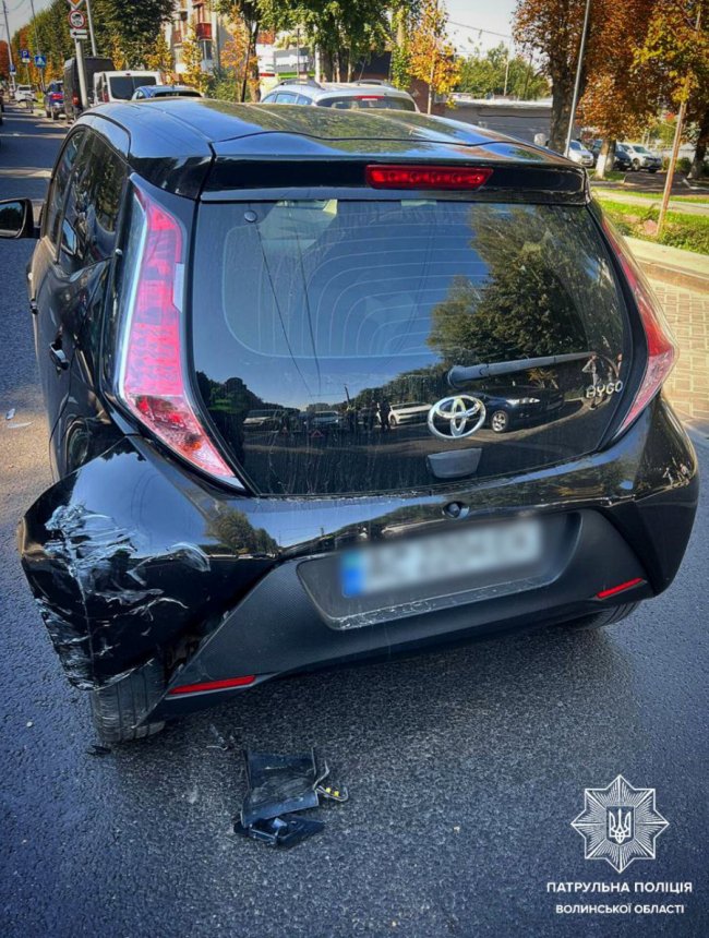 Скоїв аварію та втік: у Луцьку троє чоловіків допомогли патрульним спіймати п'яного водія