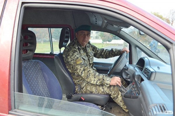 Луцьким прикордонникам передали авто. ФОТО