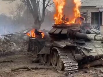Ніч у регіонах: в Миколаєві від обстрілу загорівся дім, важкі бої на сході України