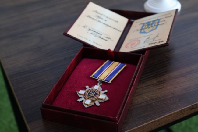 Дружині загиблого Героя з Волині, підполковника Юрія Стебленка вручили його посмертну нагороду