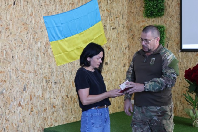 Дружині загиблого Героя з Волині, підполковника Юрія Стебленка вручили його посмертну нагороду