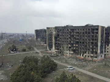 Зв'язок із захисниками Маріуполя підтримуємо, – Залужний 