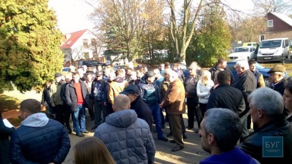 У Нововолинську мітингували проти закриття Центру ДАІ. ФОТО