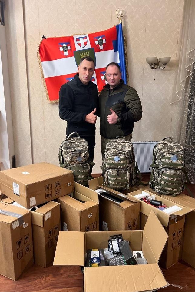 Прокурор Волині відвіз допомогу бійцям тероборони на фронт