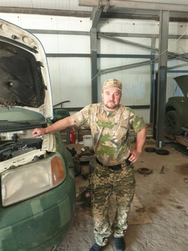 Волинські добровольці поїхали на схід ремонтувати автівки для військових