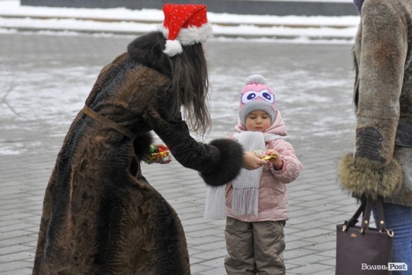 Луцьком пройшов парад помічників Святого Миколая