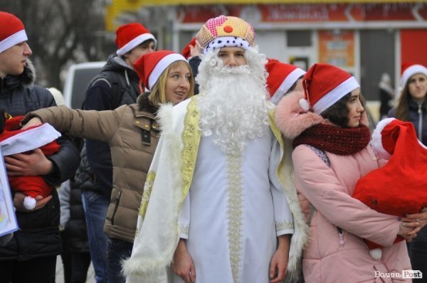 Луцьком пройшов парад помічників Святого Миколая