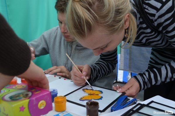 У центрі Луцька – виставка талантів зі всієї області. ФОТО 