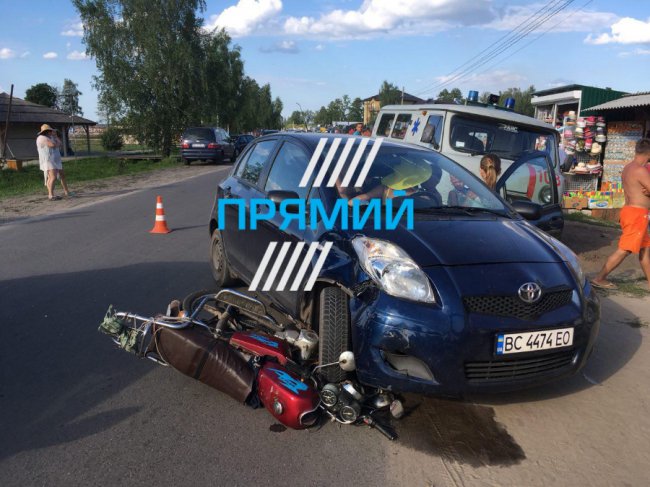 На Світязі жінка на іномарці збила мотоцикліста. ФОТО