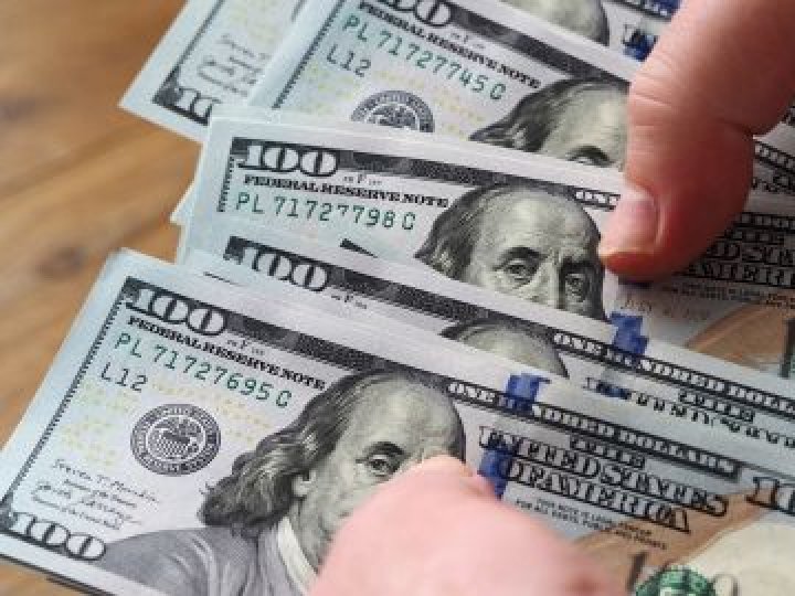 Курс валют на 10 листопада: скільки коштуватимуть долар, євро і злотий