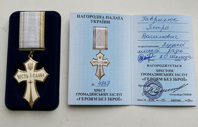 Гасять пожежі, розбирають завали та рятують людей: у Луцьку нагородили вогнеборців