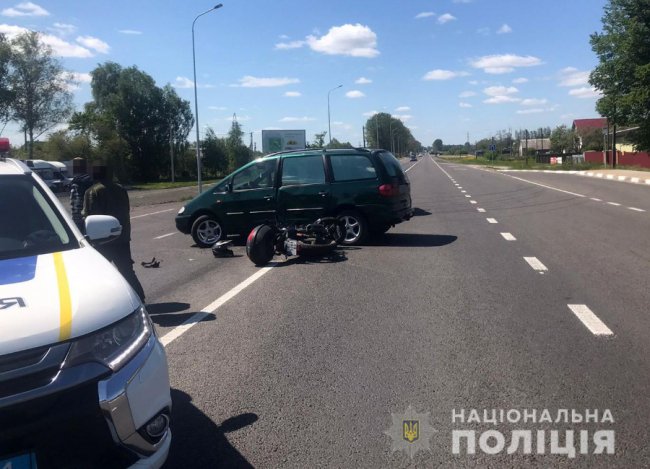 На Волині зіткнулися мотоцикл та легковик: постраждали двоє людей