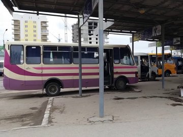 Третій тиждень «червоної» зони на Волині: як змінилася кількість пасажирських перевезень. ВІДЕО