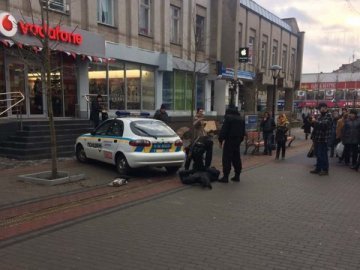 Опублікували відео затримання буяна в центрі Луцька