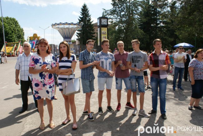 Народні гуляння у місті на Волині. ФОТО