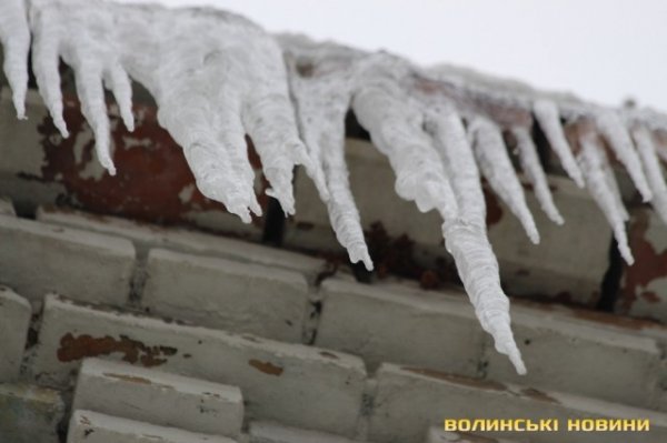 Сказали, хто відповідає за бурульки в Луцьку